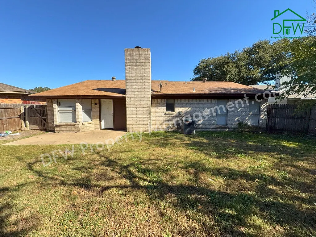 Building Photo - 6920 Misty Meadow Dr S
