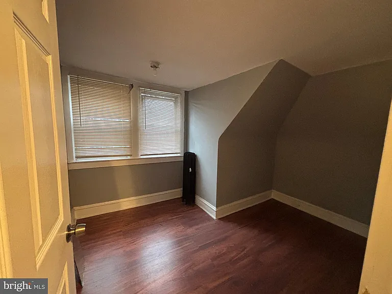 649 W State St — Photo 13