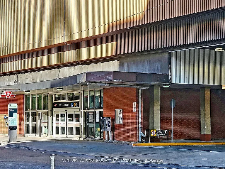 28 Wellesley St E #1501 — Photo 33