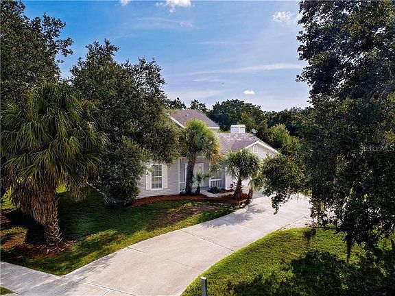 2nd image of 110 Whispering Oaks Ct