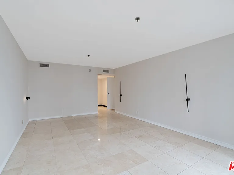10660 Wilshire Blvd #703 — Photo 15