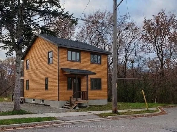85 Hall St, Oshawa, ON L1H 2Y8