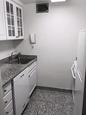 Rented by R New York | media 27