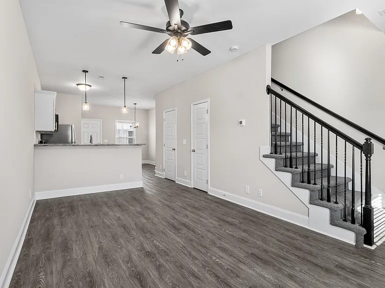 203 Copeland Rd #B-5 — Photo 2