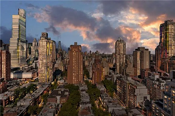 Sold by Century 21 Metropolitan | media 11