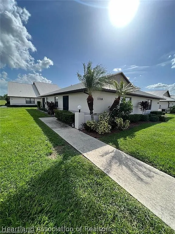 2 bed, 2.0 bath, 910 sqft, $1,650 — Photo 1