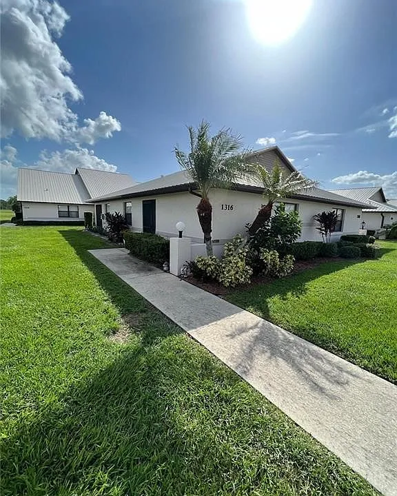 1316 Villaway W