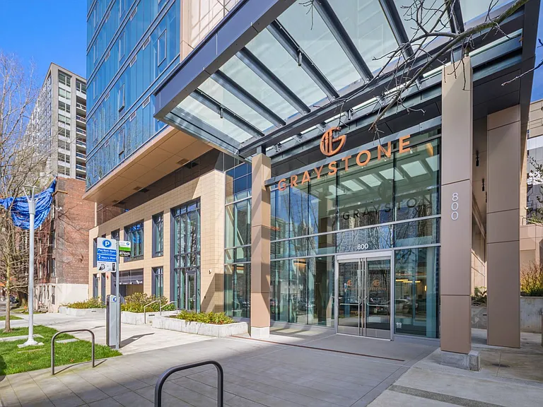 800 Columbia St — Photo 20