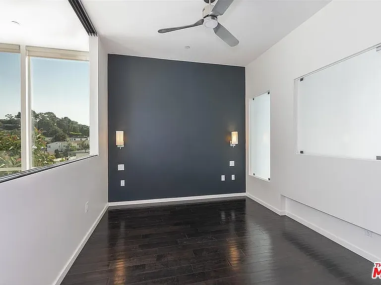 3343 Rowena Ave — Photo 13