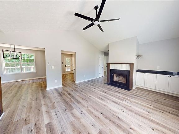 3rd image of 594 Princeton Dr