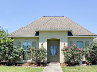 6901 Lakecrest Dr, Zachary, LA 70791