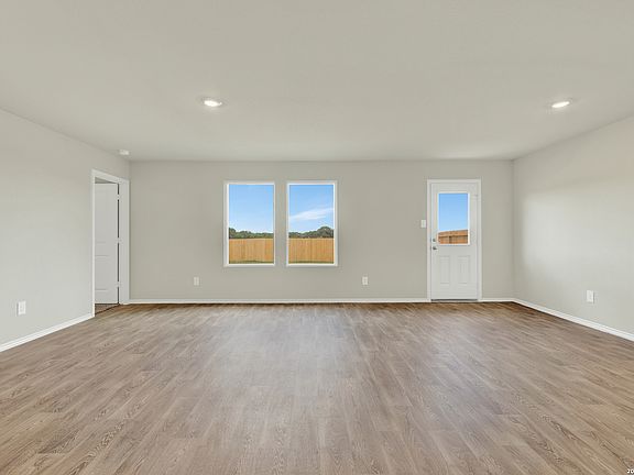 4th image of 2122 Windflower Lane