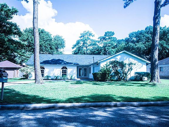 One story, 4 bedrooms with a pool on a large lot, beautiful mature landscaping all throughout enchanted valley. New roof. Side garage, arched windows