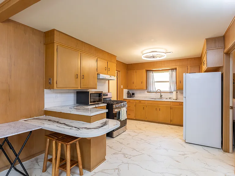 2609 Madison Ave — Photo 6
