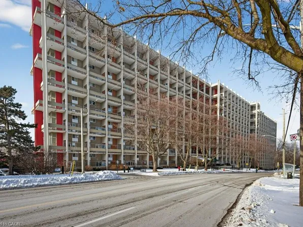 350 Quigley Rd #232, Hamilton, ON L8K 5N2