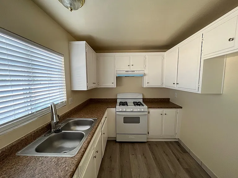7819 Walpole Ave — Photo 4