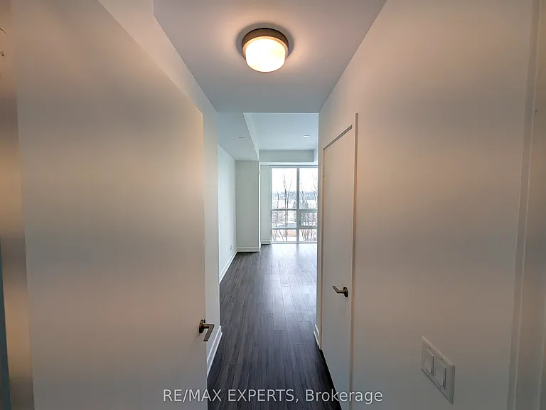 681 Yonge St #527 — Photo 13