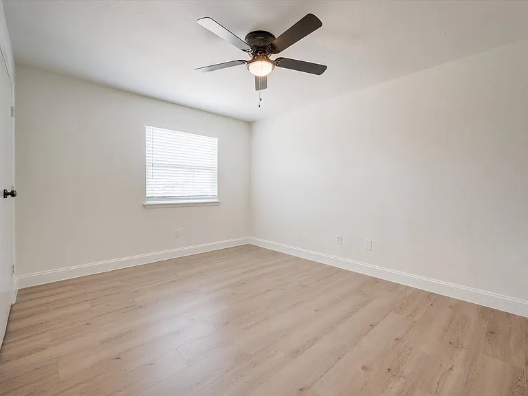 805 W Chambers St #C — Photo 7