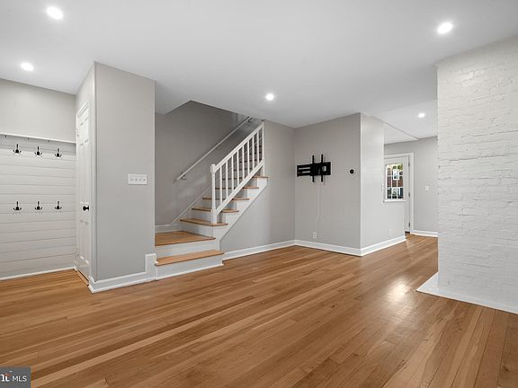 5th image of 2844 S Columbus St #3398