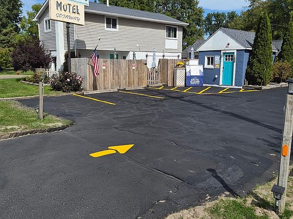 3rd image of 6997 Lakeshore Rd