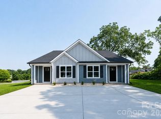 415-417 F Ave SE, Hickory, NC 28602