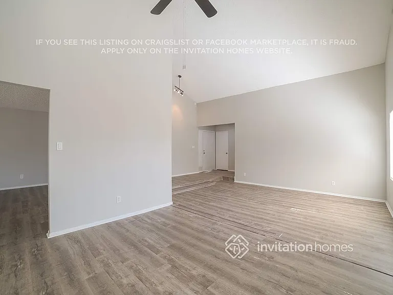 2902 W Sandra Ter — Photo 4