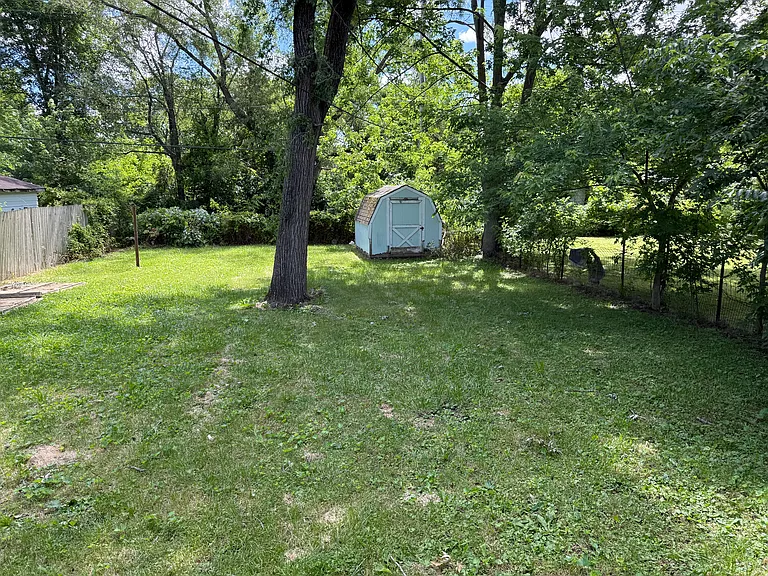 921 Giddings St — Photo 8
