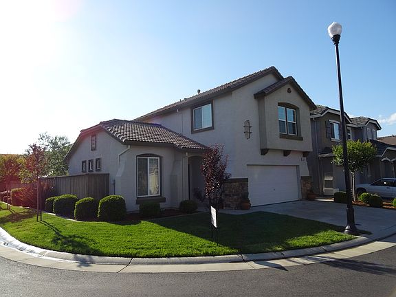 2nd image of 1456 Blue Squirrel St
