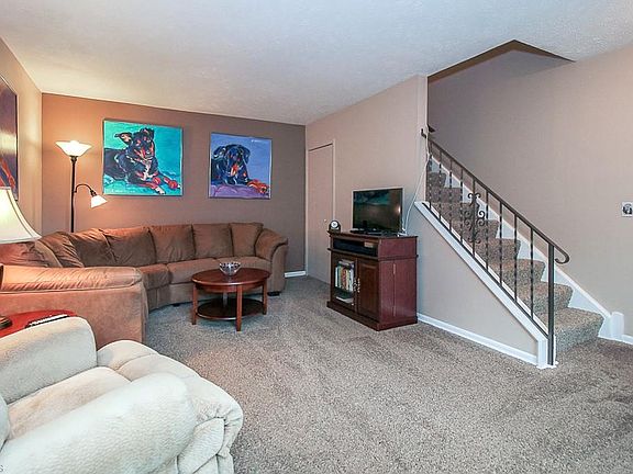 3rd image of 73 Firebush Ln