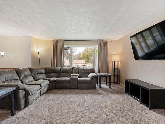 4th image of 70 Aspen Highland Pl