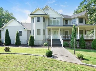 8516 Main Bayview Rd, Southold, NY 11971