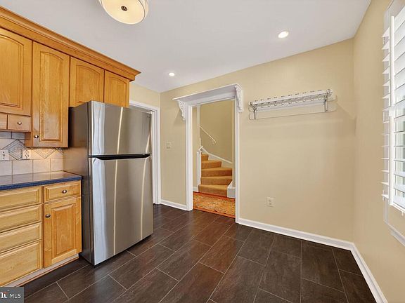 5th image of 4575 Airlie Way