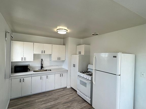 3rd image of 4442 Gresham St #4442