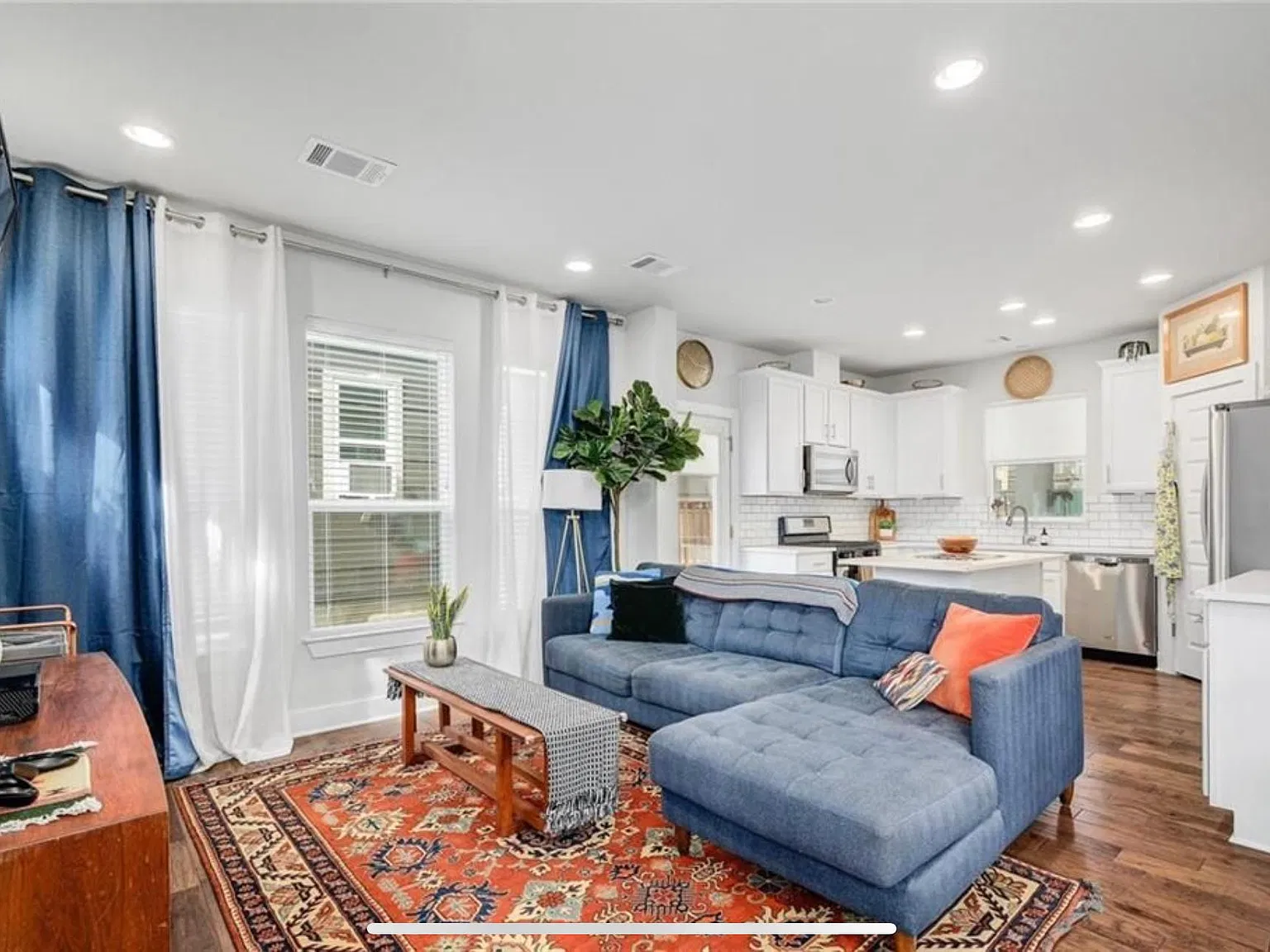 3 bed, 1556 sqft, $2,500 — Photo 4