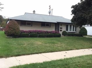 W150N8139 Manhattan Dr, Menomonee Falls, WI 53051