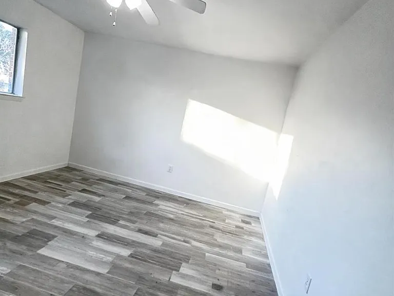 600 W Mimosa St — Photo 18
