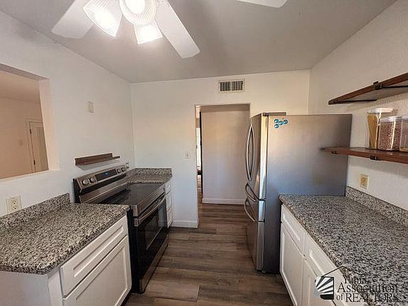 5th image of 2571 S Walnut Ave