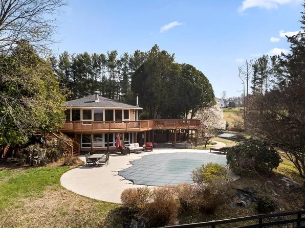 10803 Crest Hill Rd, Marshall, VA 20115