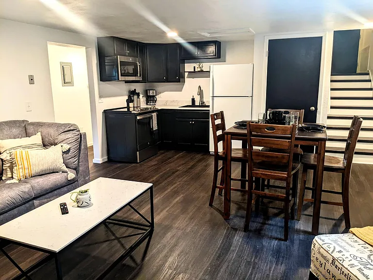 601 Parkhill Dr #1/2 — Photo 4