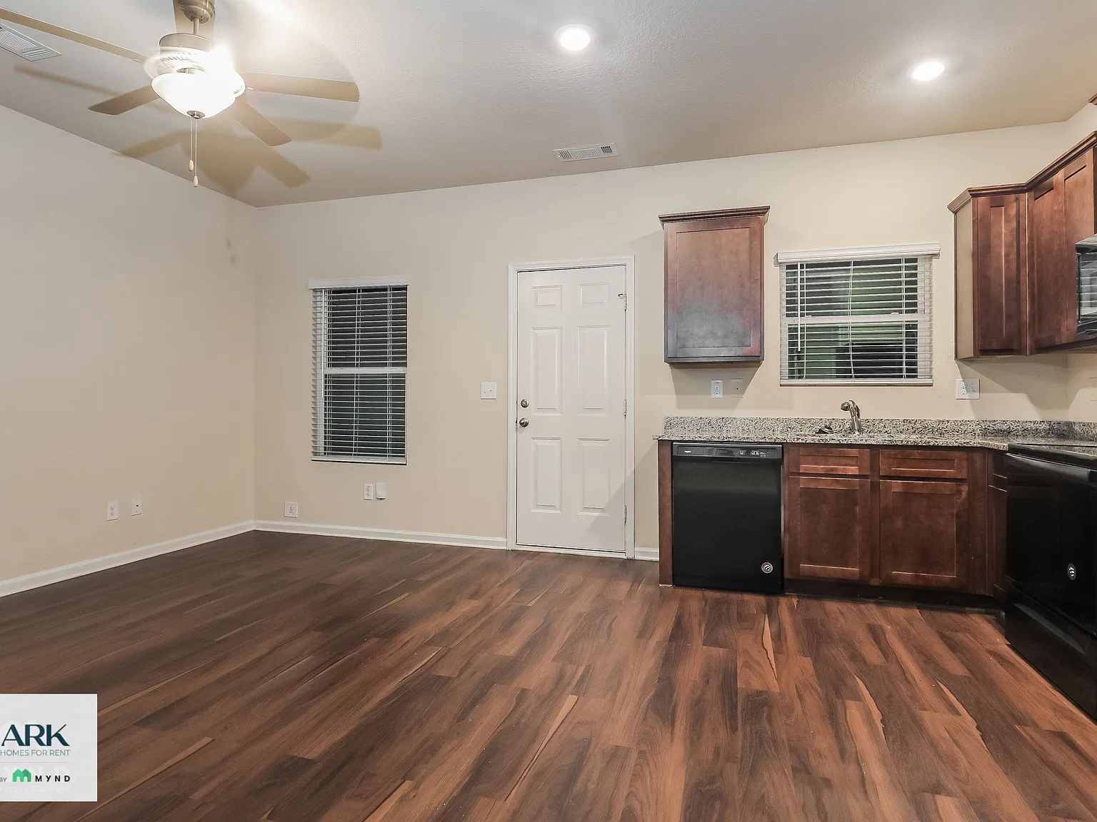 3 bed, 2.5 bath, 1194 sqft, $1,745 — Photo 4
