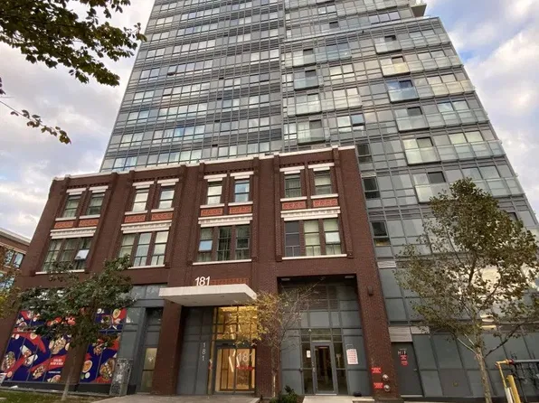 181 Huron St #1307, Toronto, ON M5T 0C1