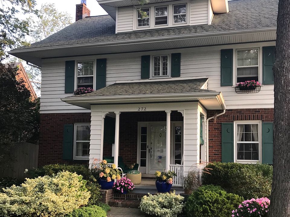 Tons of Curbside Appeal!