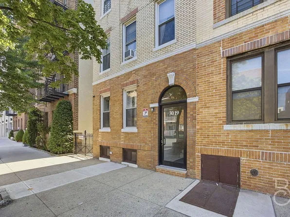 30-19 33rd St, Astoria, NY 11103