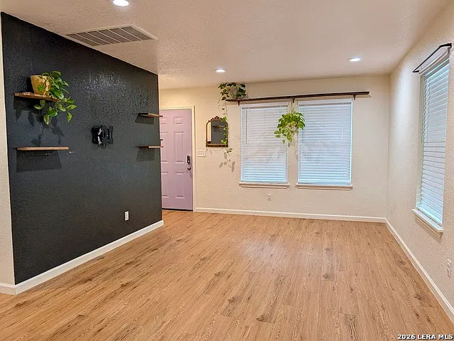 3 bed, 2.0 bath, 1437 sqft, $1,650 — Photo 2