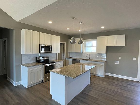 4th image of 3004 Laredo Ct