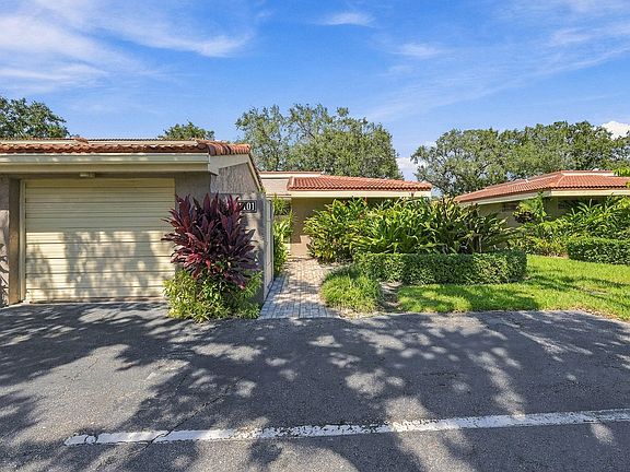 3rd image of 1101 SAINT ANDREWS Road #4