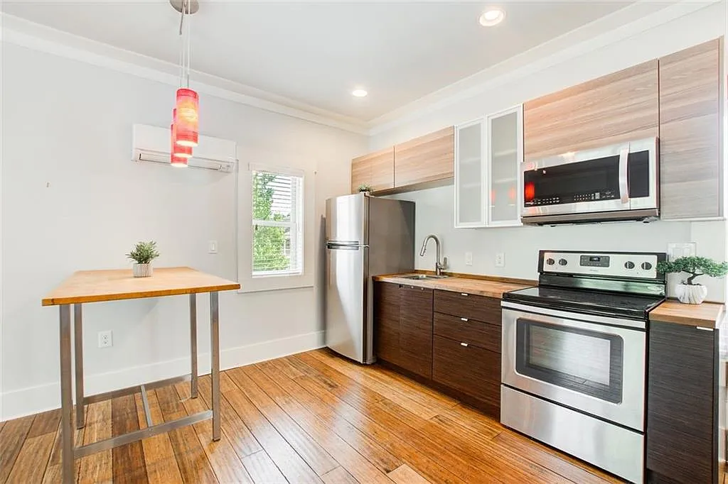 Studio, 1.0 bath, 467 sqft, $1,350 — Photo 2
