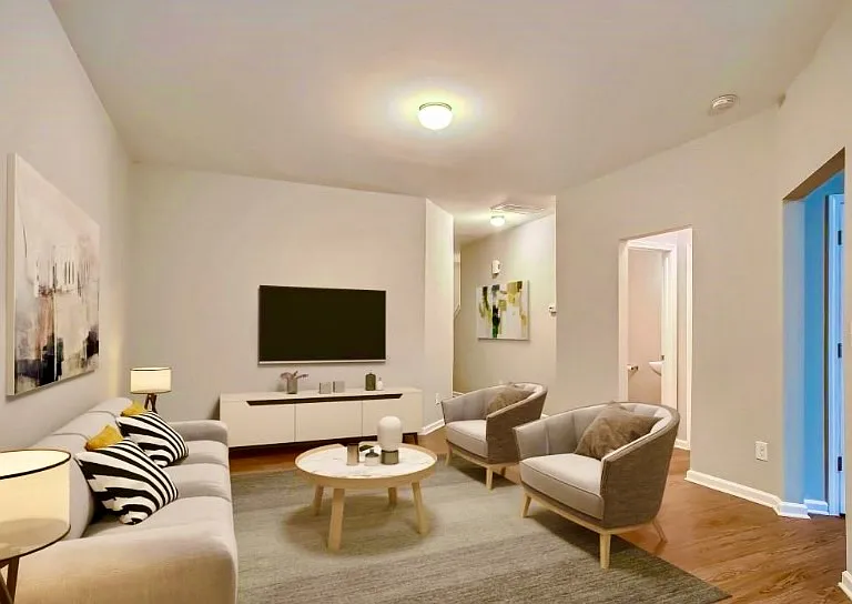 4040 Queensbridge Rd — Photo 2