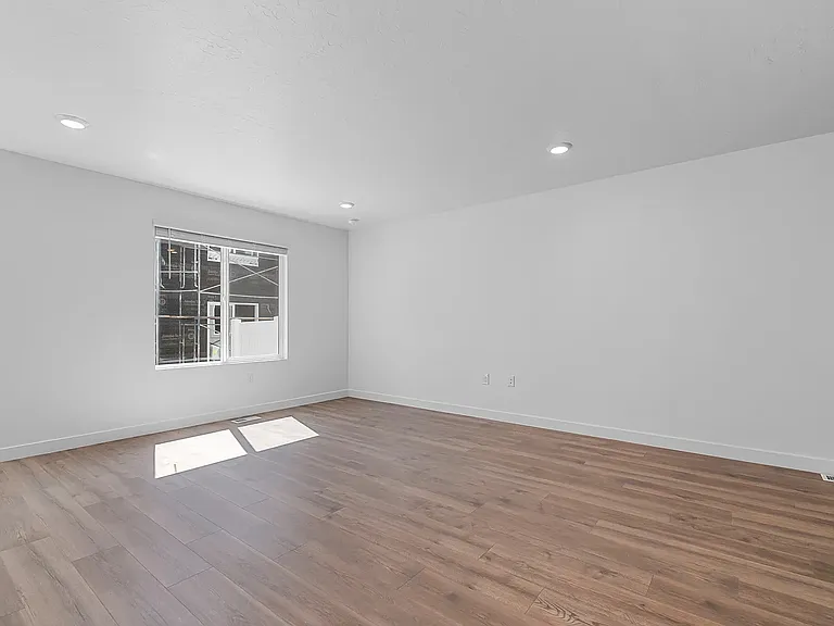 1907 E 640 N — Photo 8