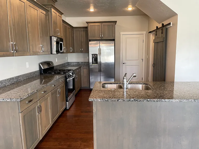 9127 W Tillamook Dr — Photo 8